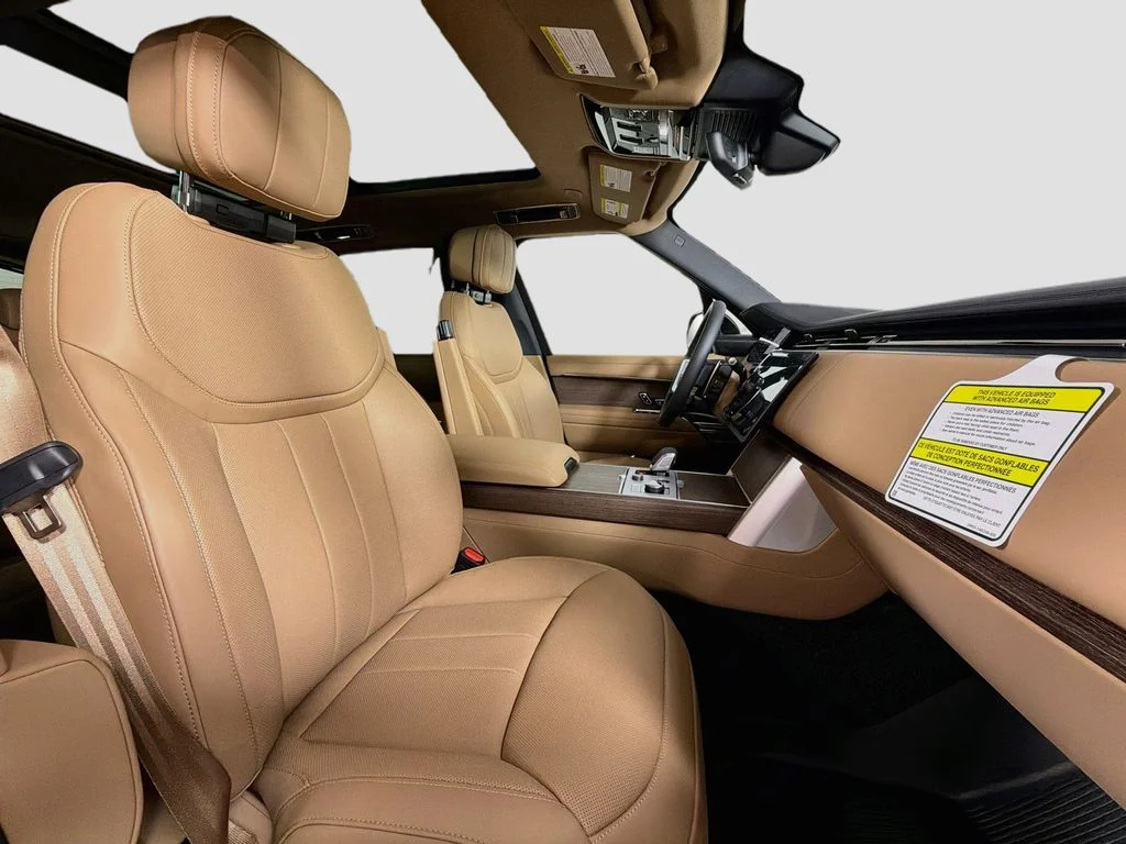 New 2027 Belgravia Green Land Rover SE image 30