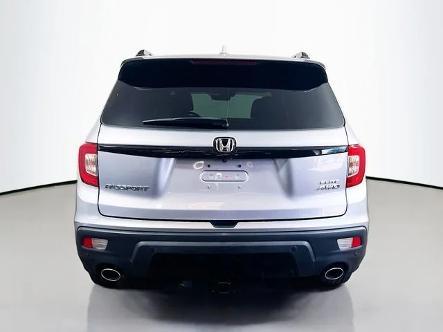 Used 2019 Lunar Silver Metallic Honda Elite image 8
