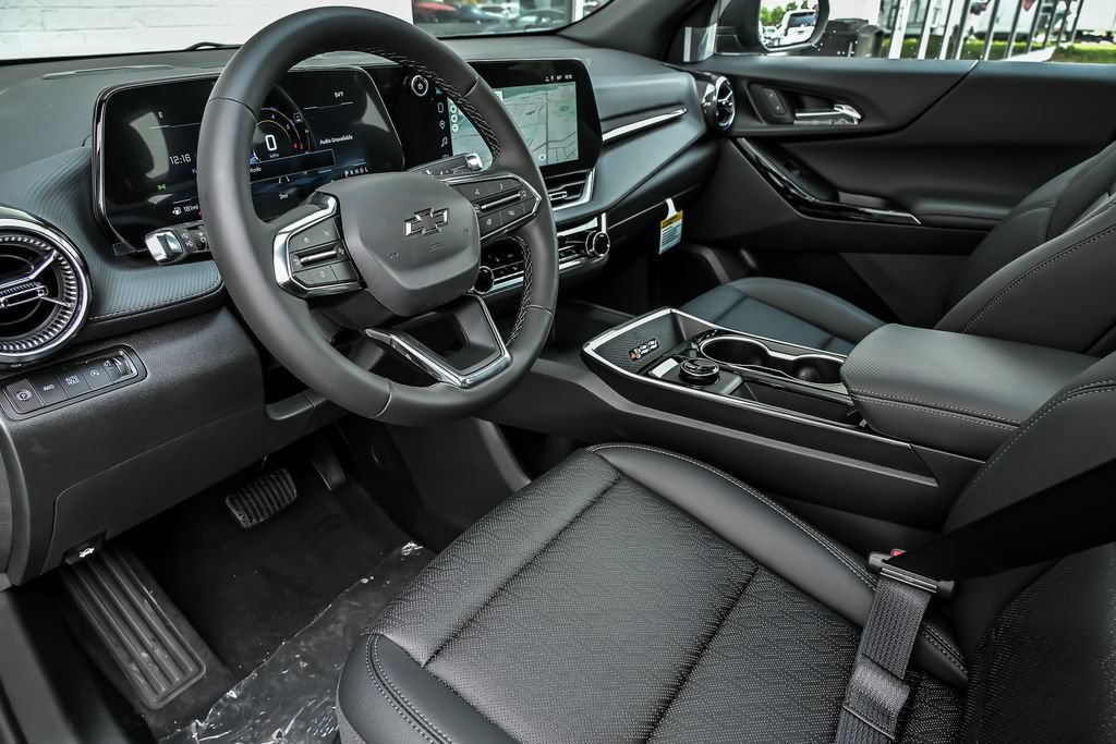 2027 Chevrolet Equinox LT - Photo 8