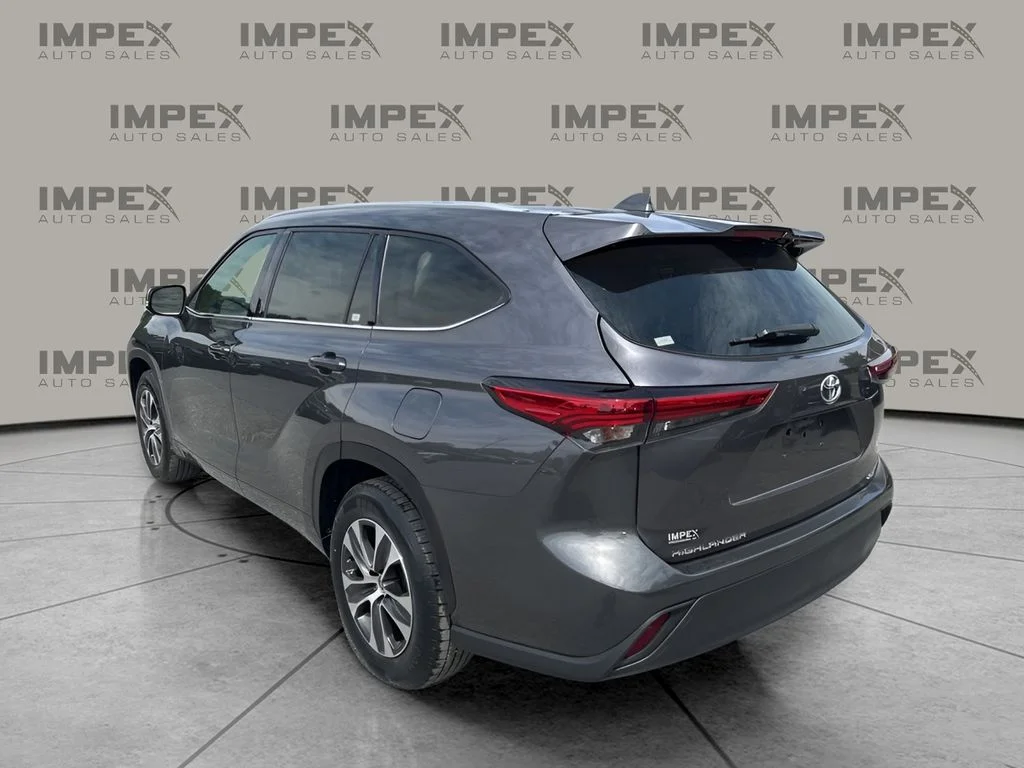 Used 2022 Gray Toyota XLE image 3