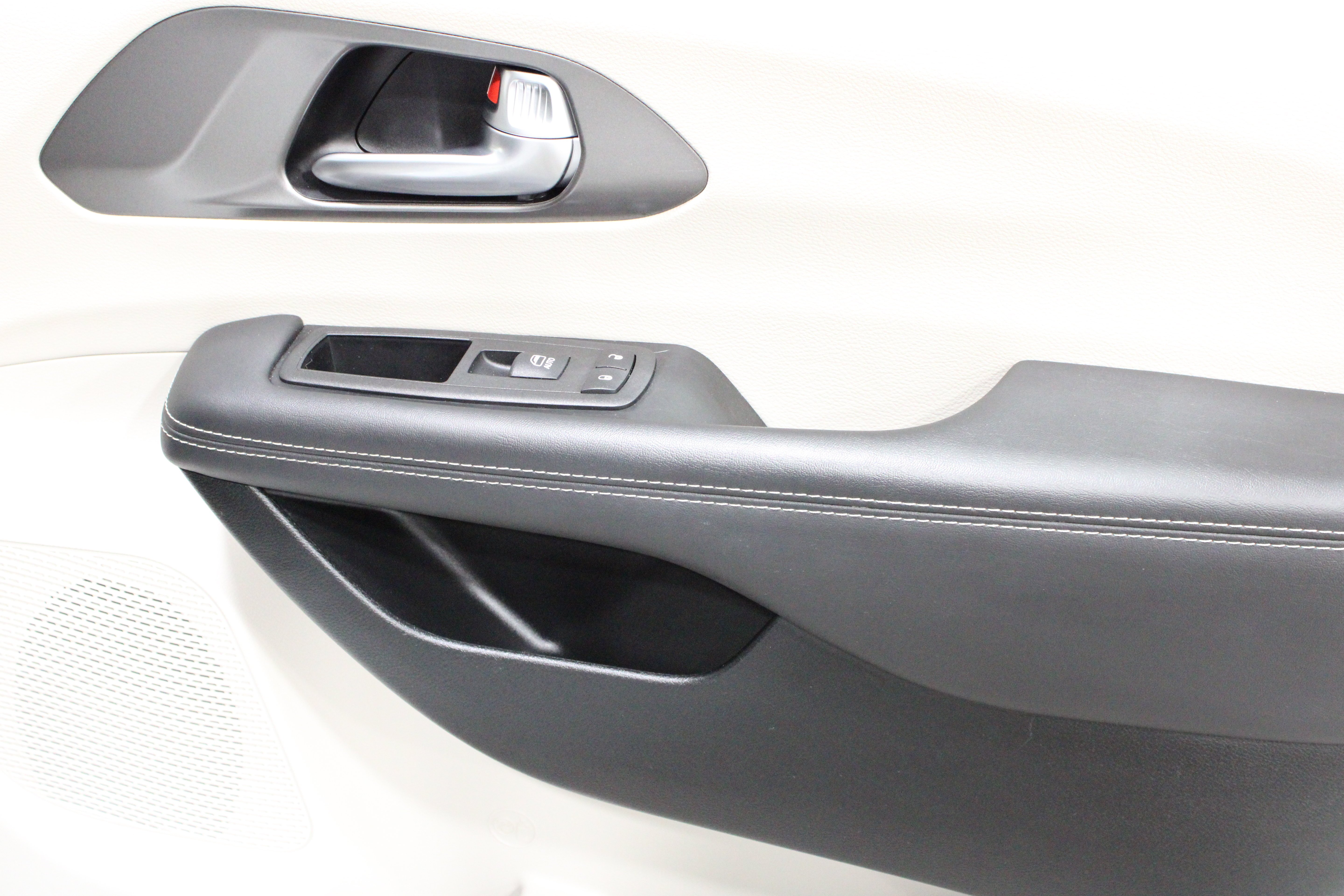 Used 2024 Bright White Clearcoat Chrysler Touring L image 27