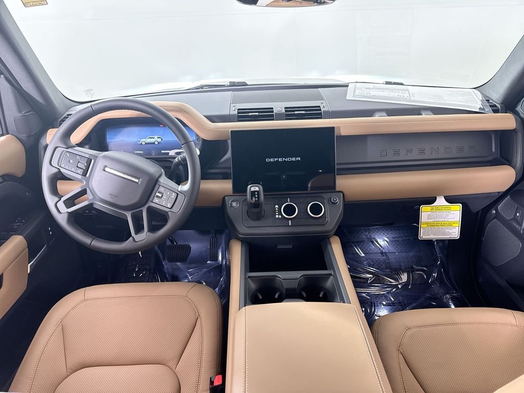 New 2026 SANTORN BLK MET Land Rover S image 19
