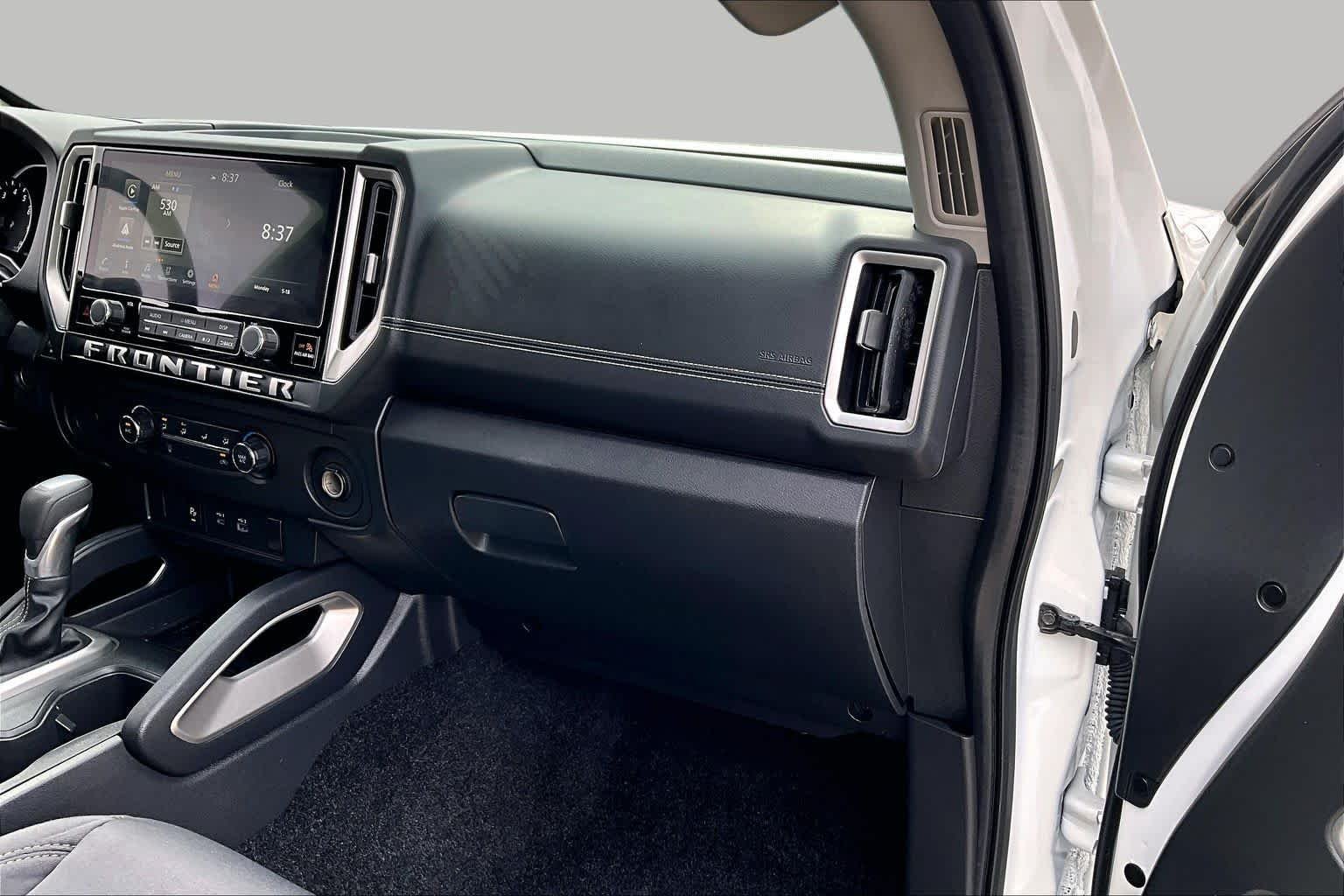 Used 2025 Glacier White Nissan SV image 18