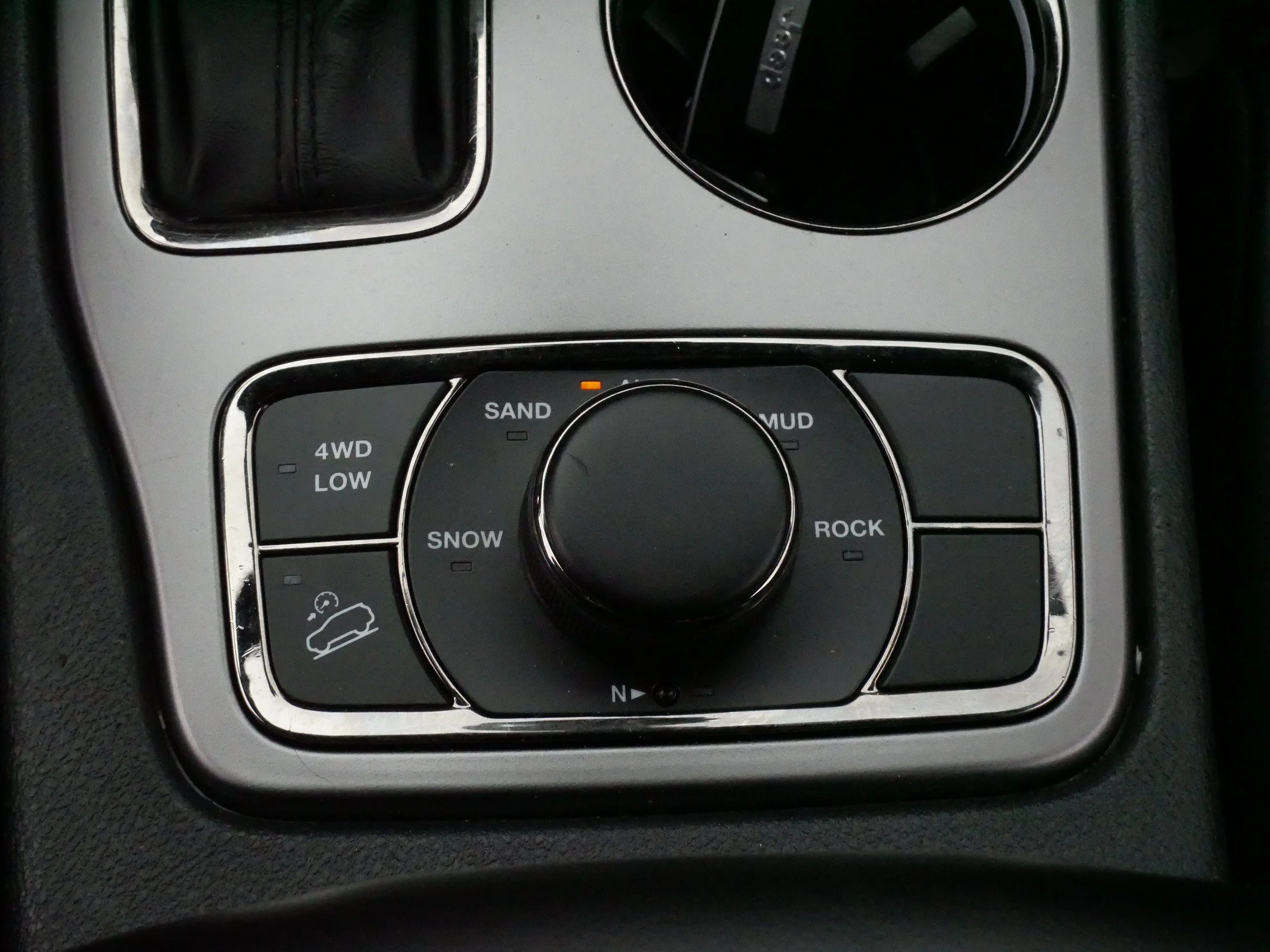 Used 2020 Diamond Black Crystal Pearlcoat Jeep Limited X image 25