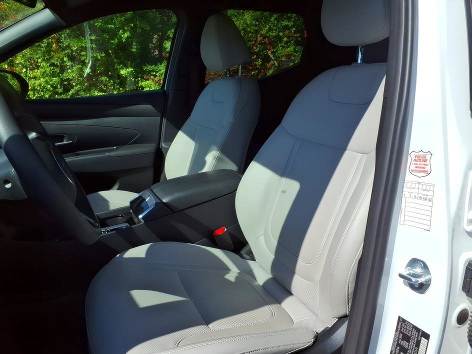 Used 2025 Atlas White Hyundai SEL image 14