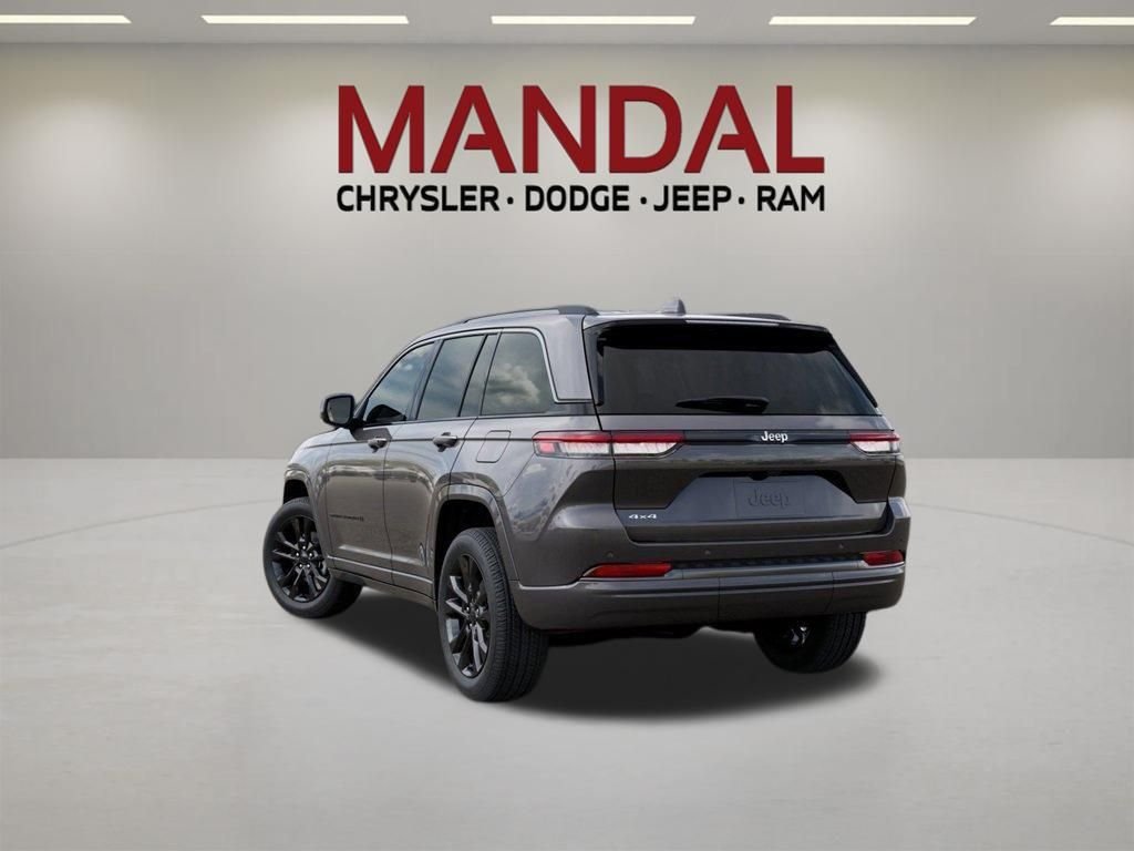 New 2026 Baltic Gray Metallic Clear-Coat Exterior Paint Jeep Limited Reserve image 3