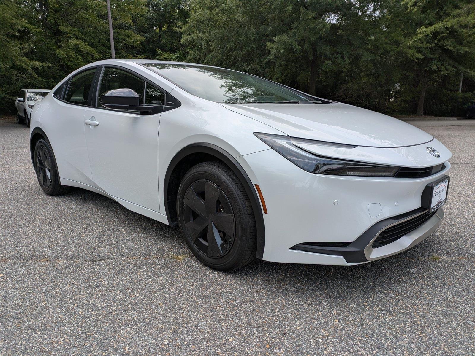 Used 2024 Wind Chill Pearl Toyota SE image 2