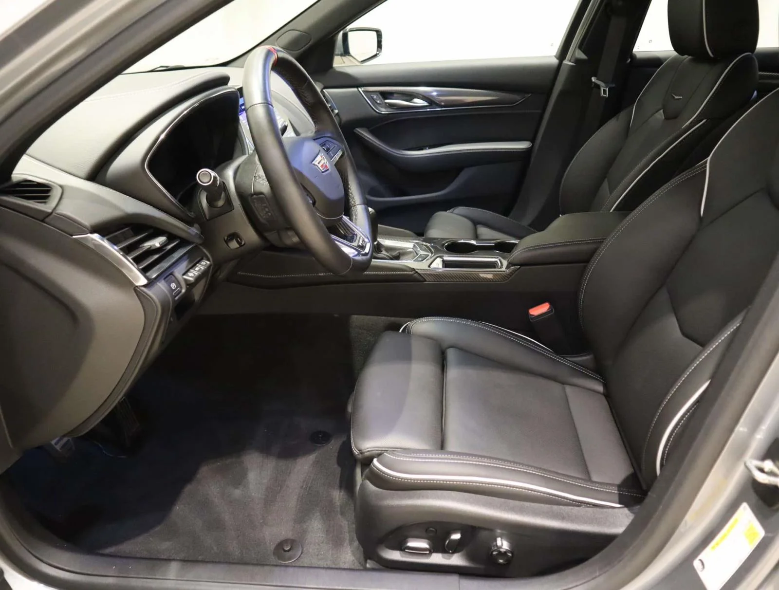 Used 2024 Silver Cadillac V-Series image 17