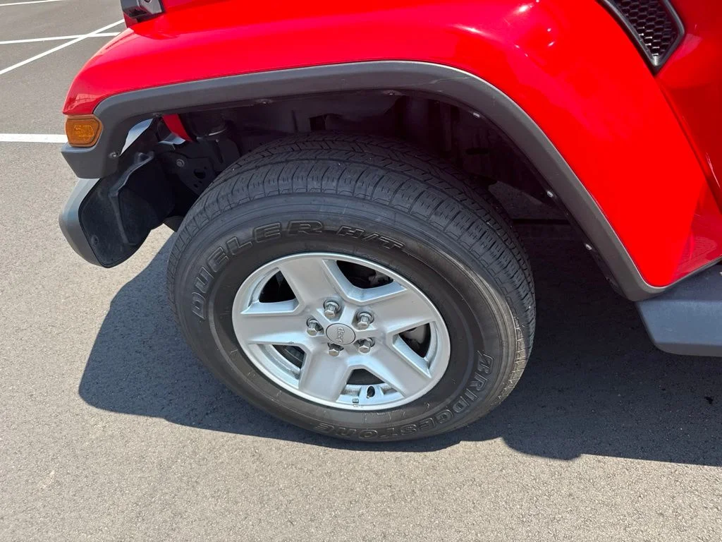Used 2023 Red Jeep Sport S image 23