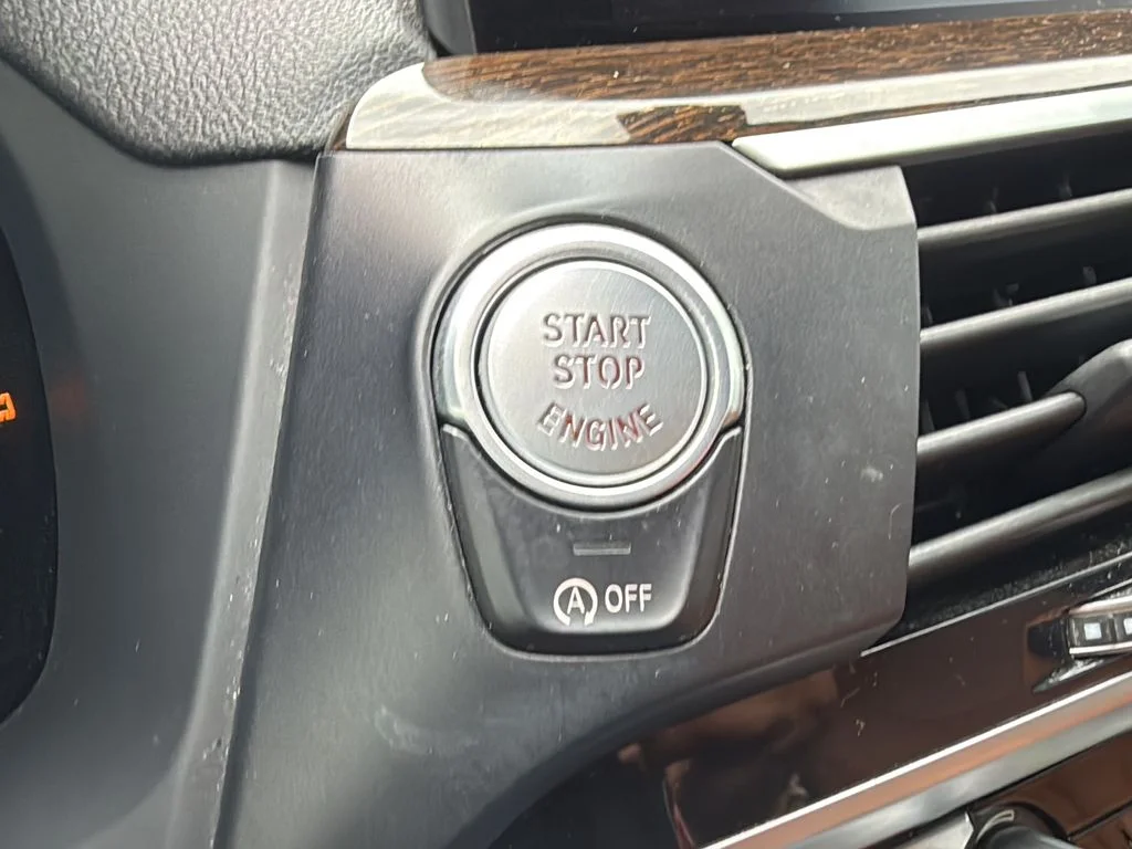 Used 2021 White BMW xDrive30i image 15