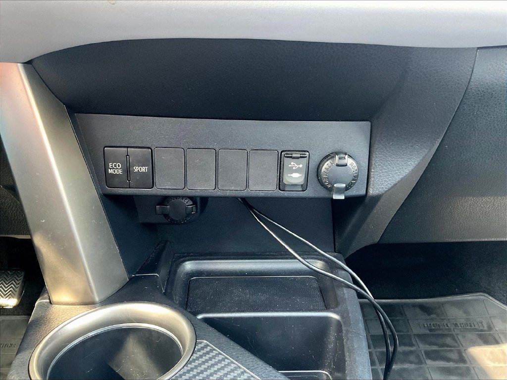 Used 2013 Green Toyota XLE image 16