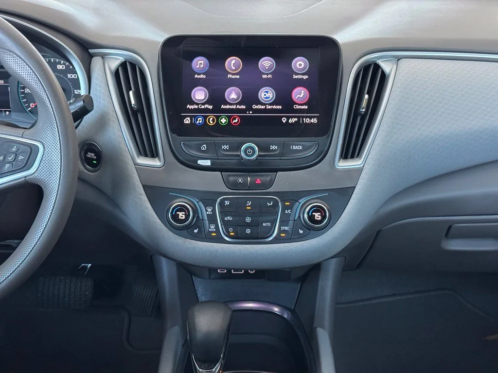 Used 2022 SUMMIT WHITE Chevrolet LT image 23