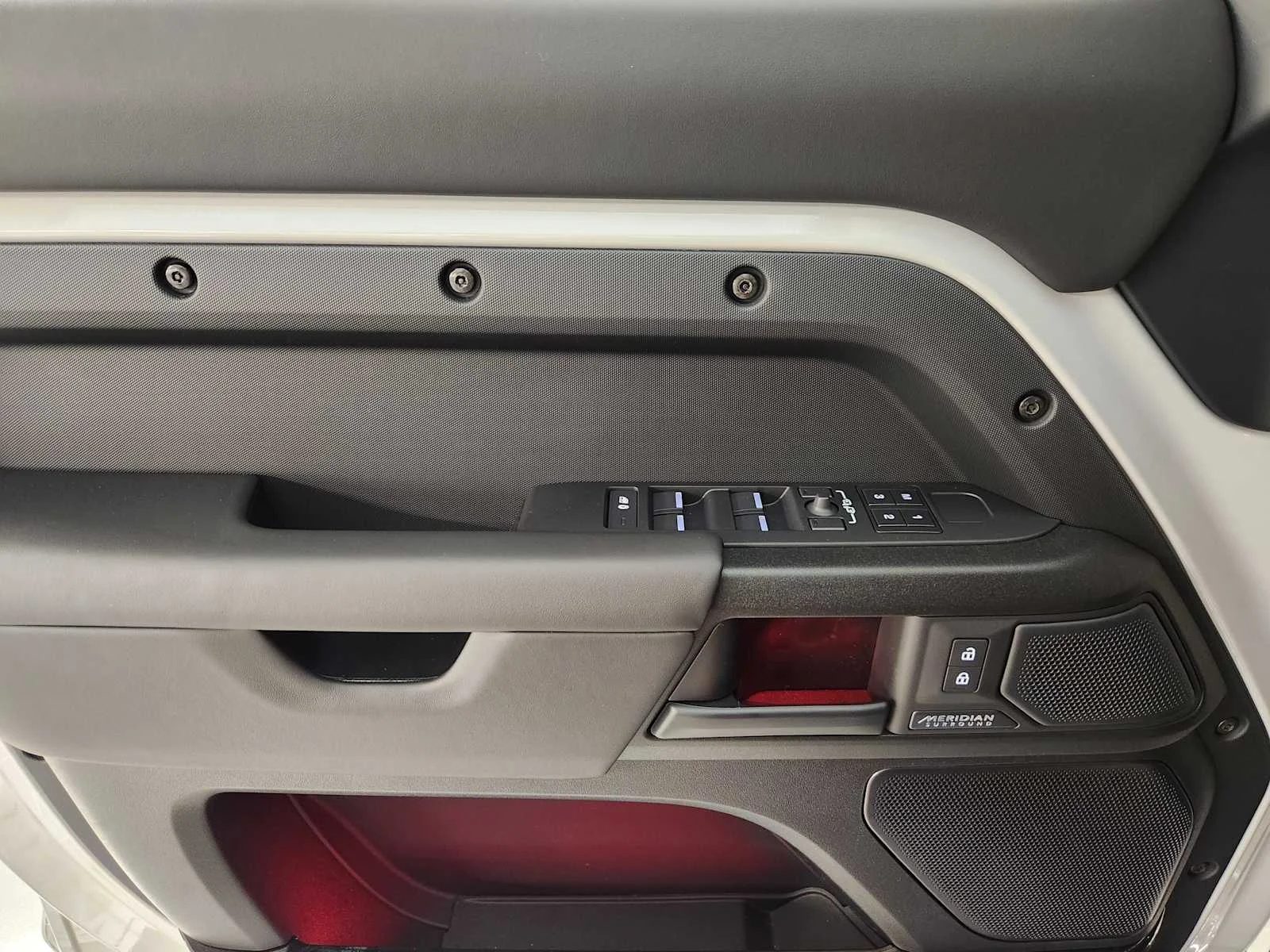 New 2026 Borasco Grey Metallic Land Rover OCTA image 42