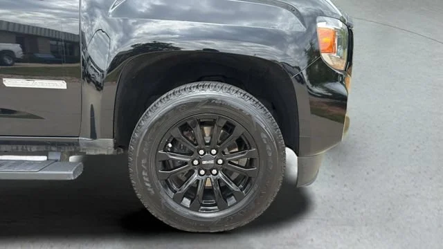 Used 2022 Onyx Black GMC Elevation image 32