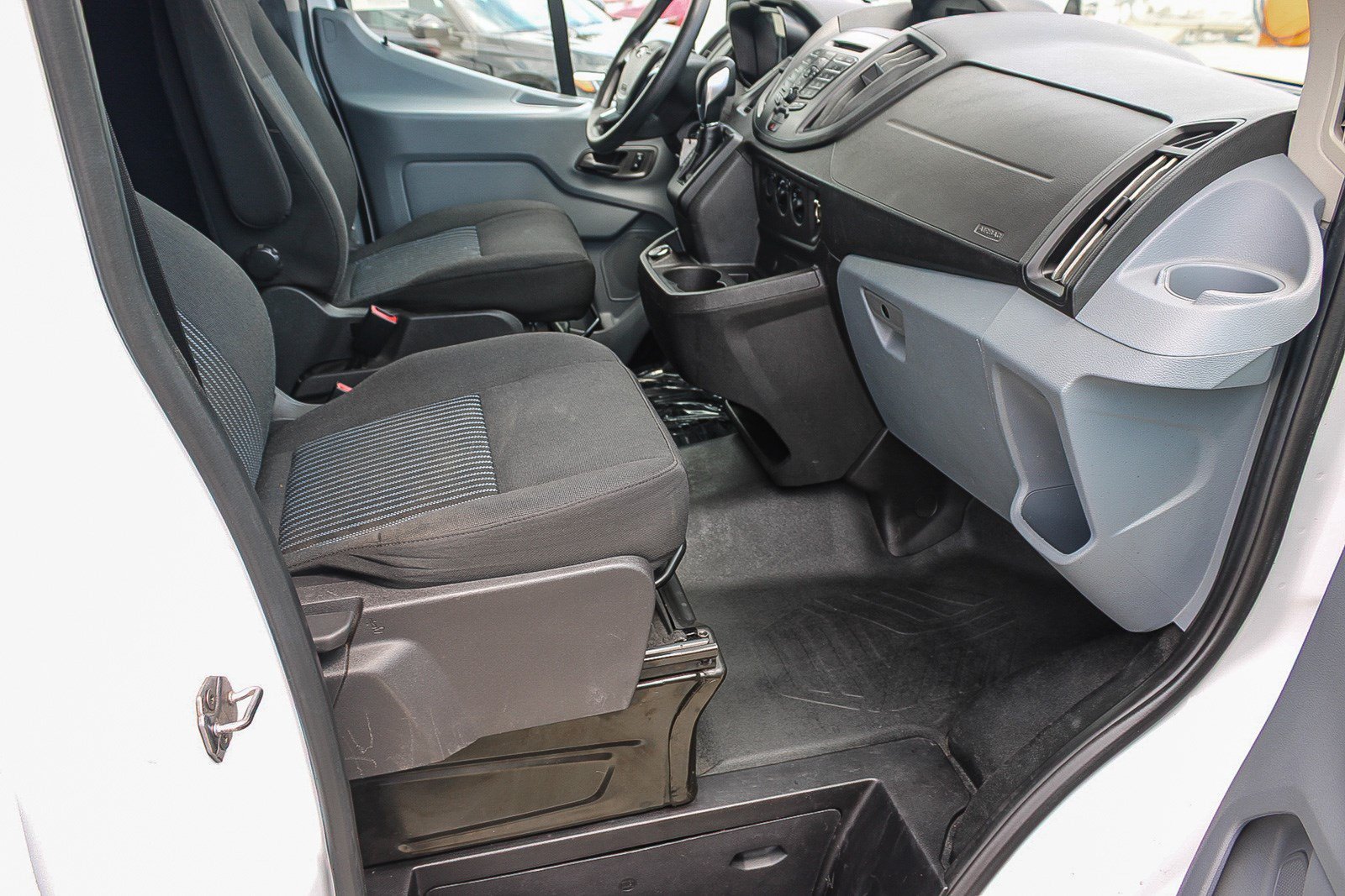 Used 2019 Oxford White Ford Base image 17