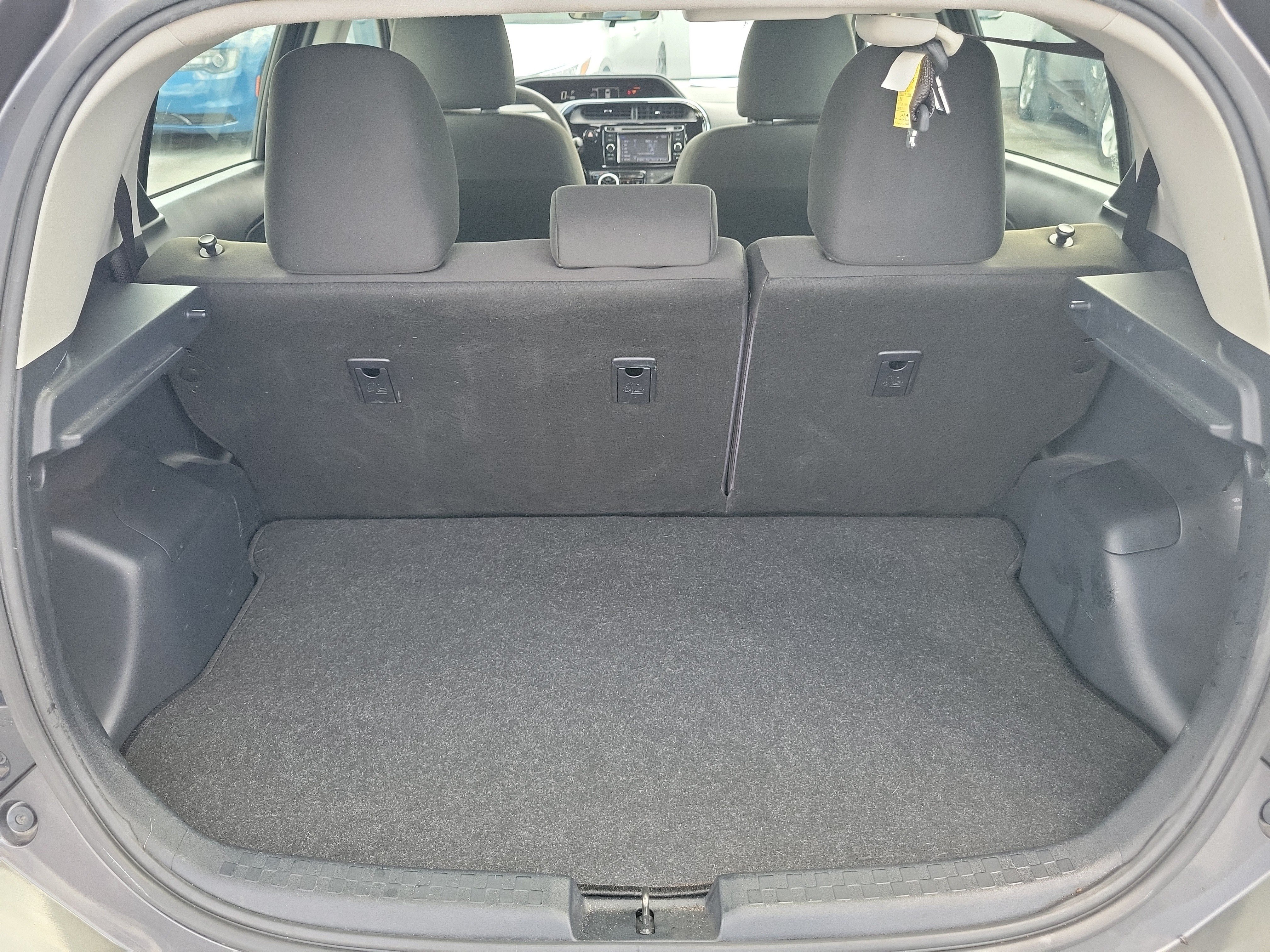 Used 2019 Magnetic Gray Metallic Toyota L image 10