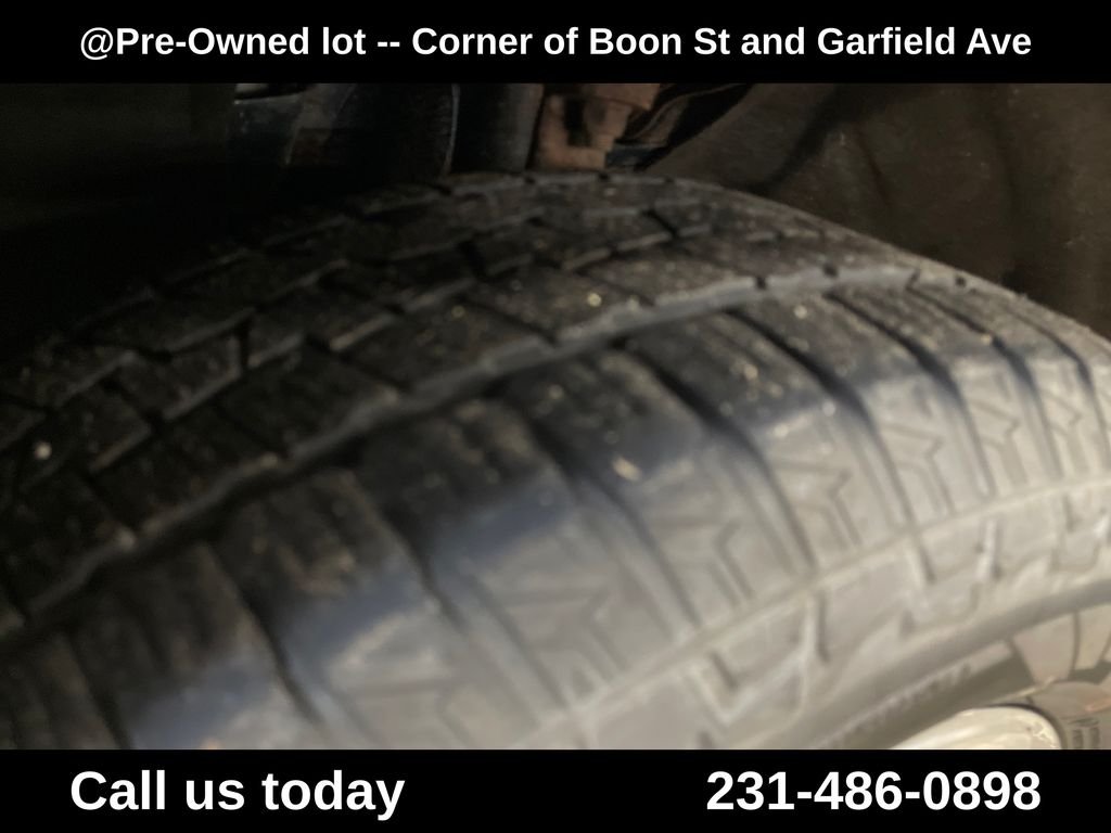 Used 2015 Green Jeep Limited image 12