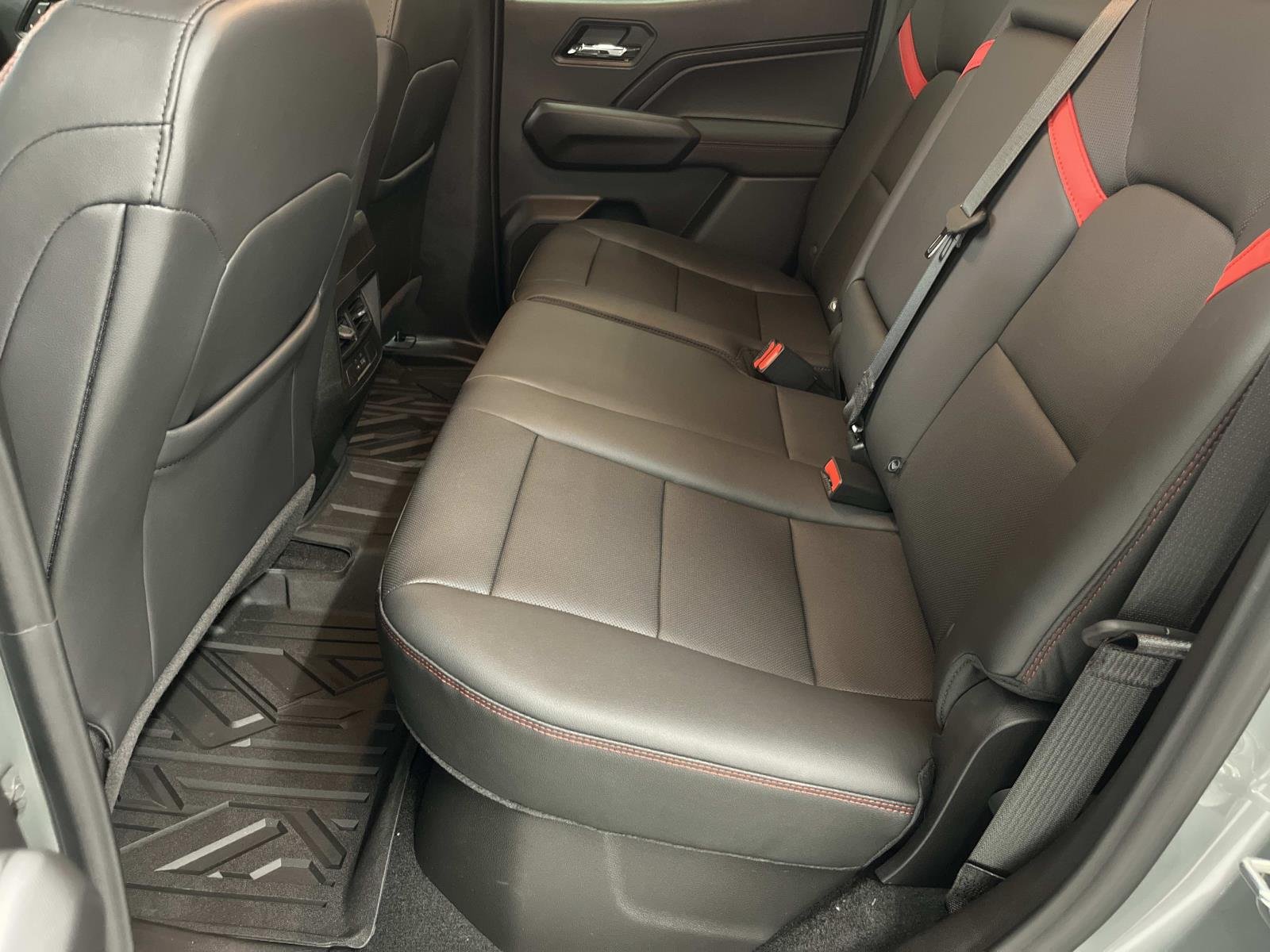 2026 Chevrolet Colorado Z71 - Photo 12