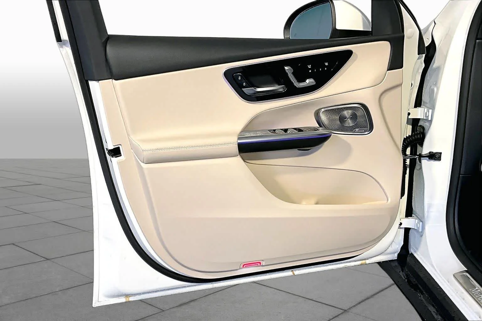 New 2026 Polar White Mercedes-Benz GLC 300 image 11