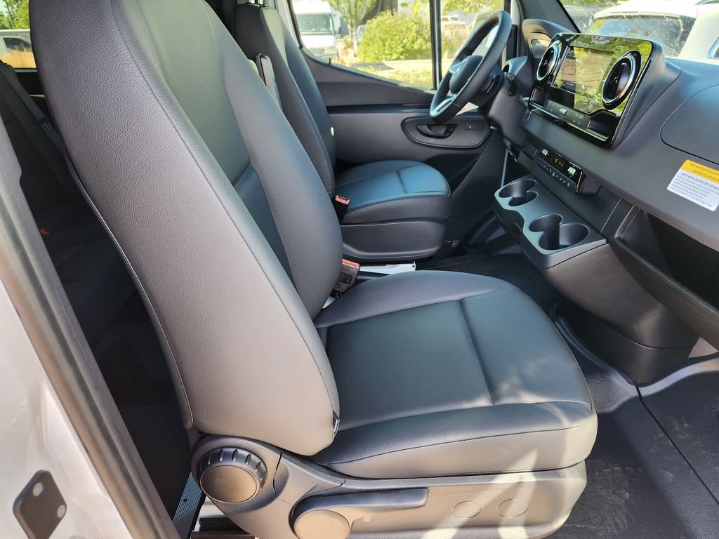 New 2026 ARCTIC WHITE Mercedes-Benz PASSENGER image 15