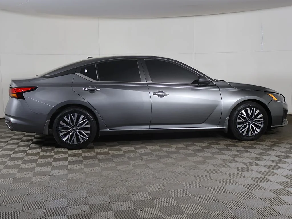 Used 2023 Gray Nissan 2.5 SV image 19
