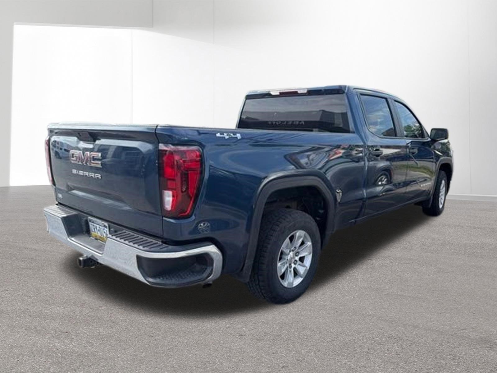 Used 2021 Pacific Blue Metallic GMC Base image 4