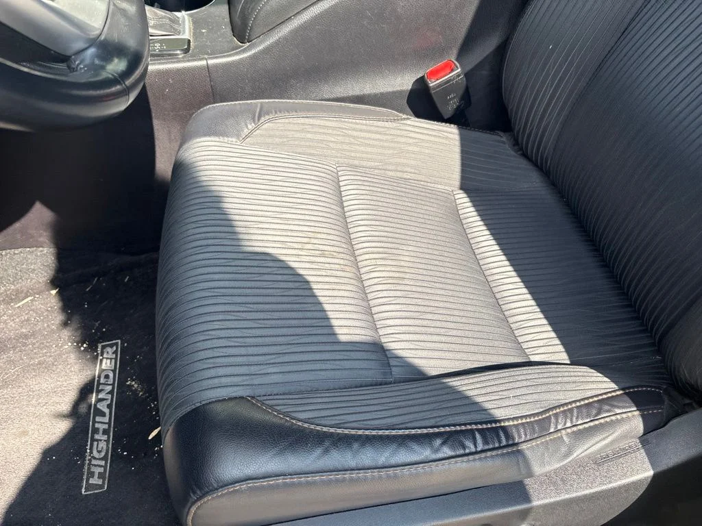 Used 2016 Gray Toyota LE V6 image 12