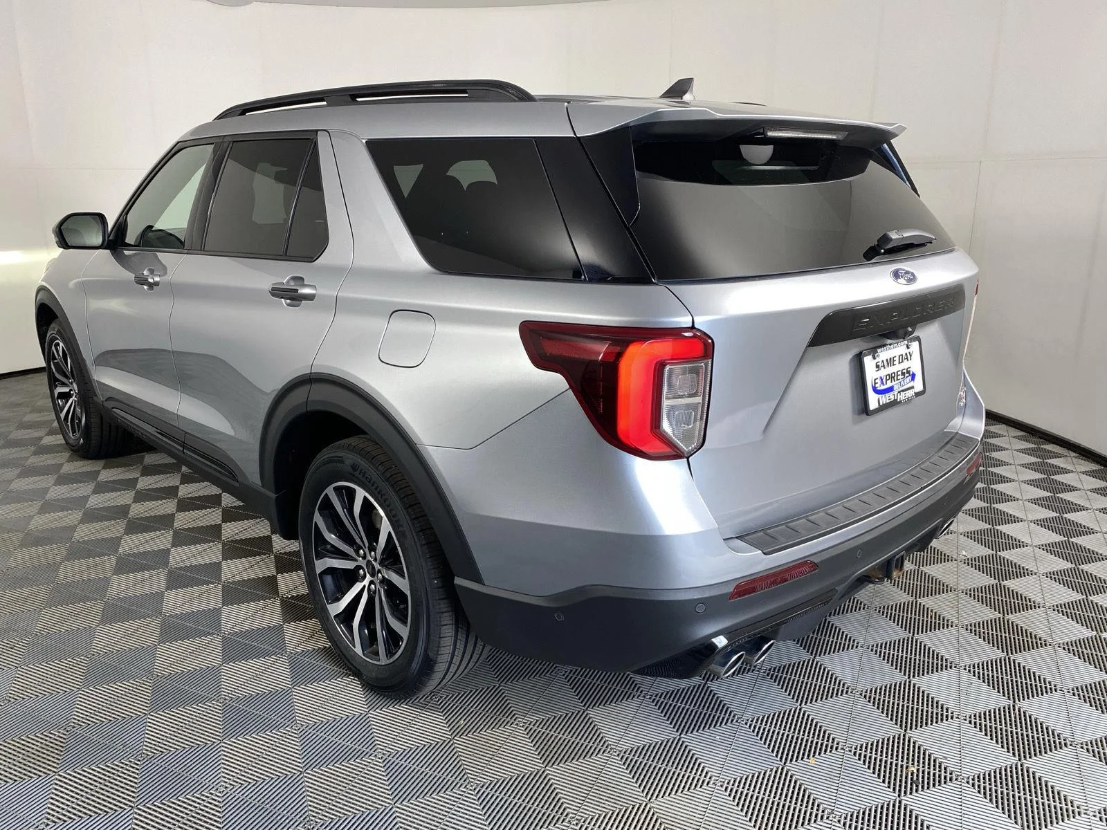 Used 2021 Iconic Silver Ford ST image 5