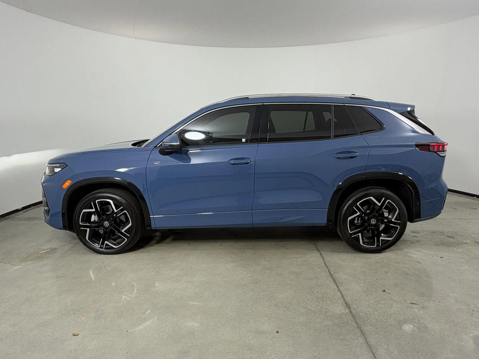 New 2026 Monterey Blue Pearl Volkswagen SEL R-Line Turbo image 8