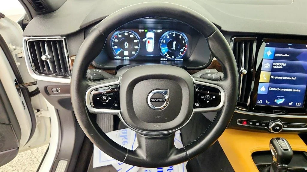 Used 2017 Crystal White Pearl Volvo T6 AWD Momentum w/ Vision & Momentum Plus Package image 14