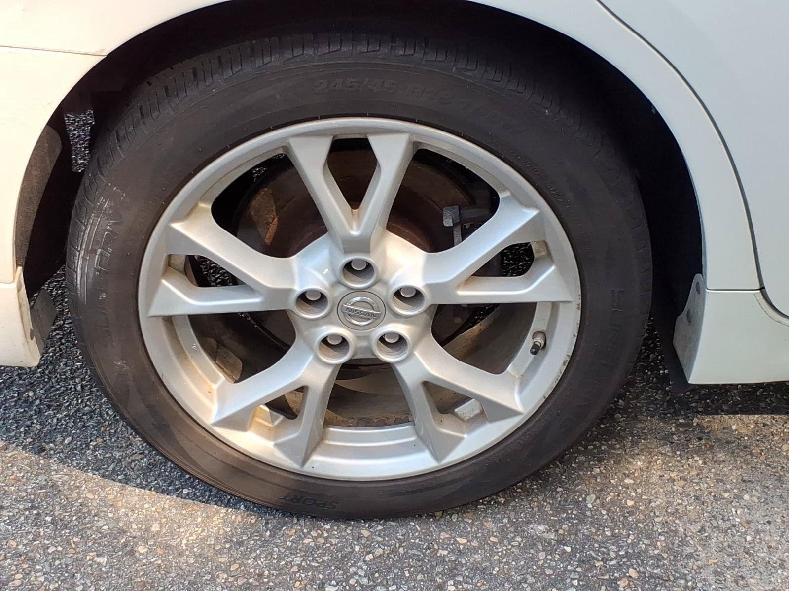 Used 2013 Pearl White Nissan 3.5 SV image 3