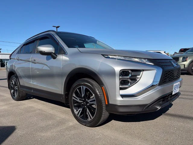Used 2023 Gray Mitsubishi SE image 3