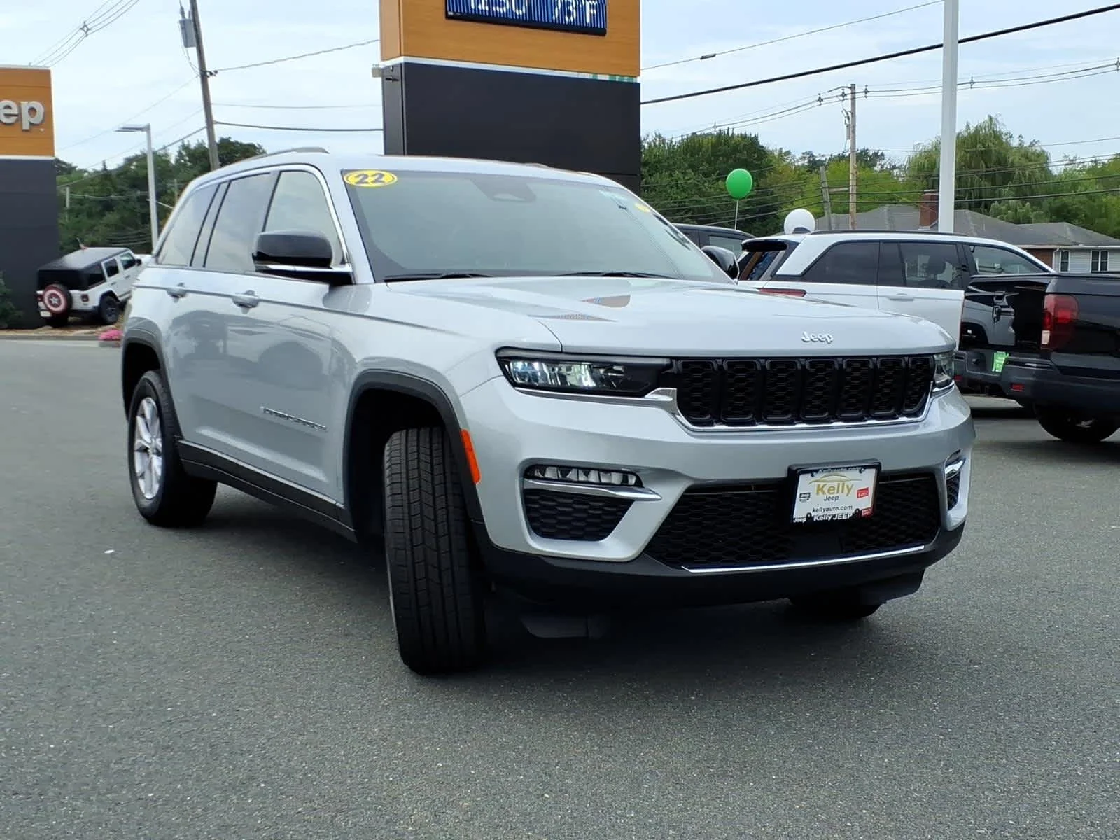 Used 2022 Silver Zynith Jeep Limited image 5