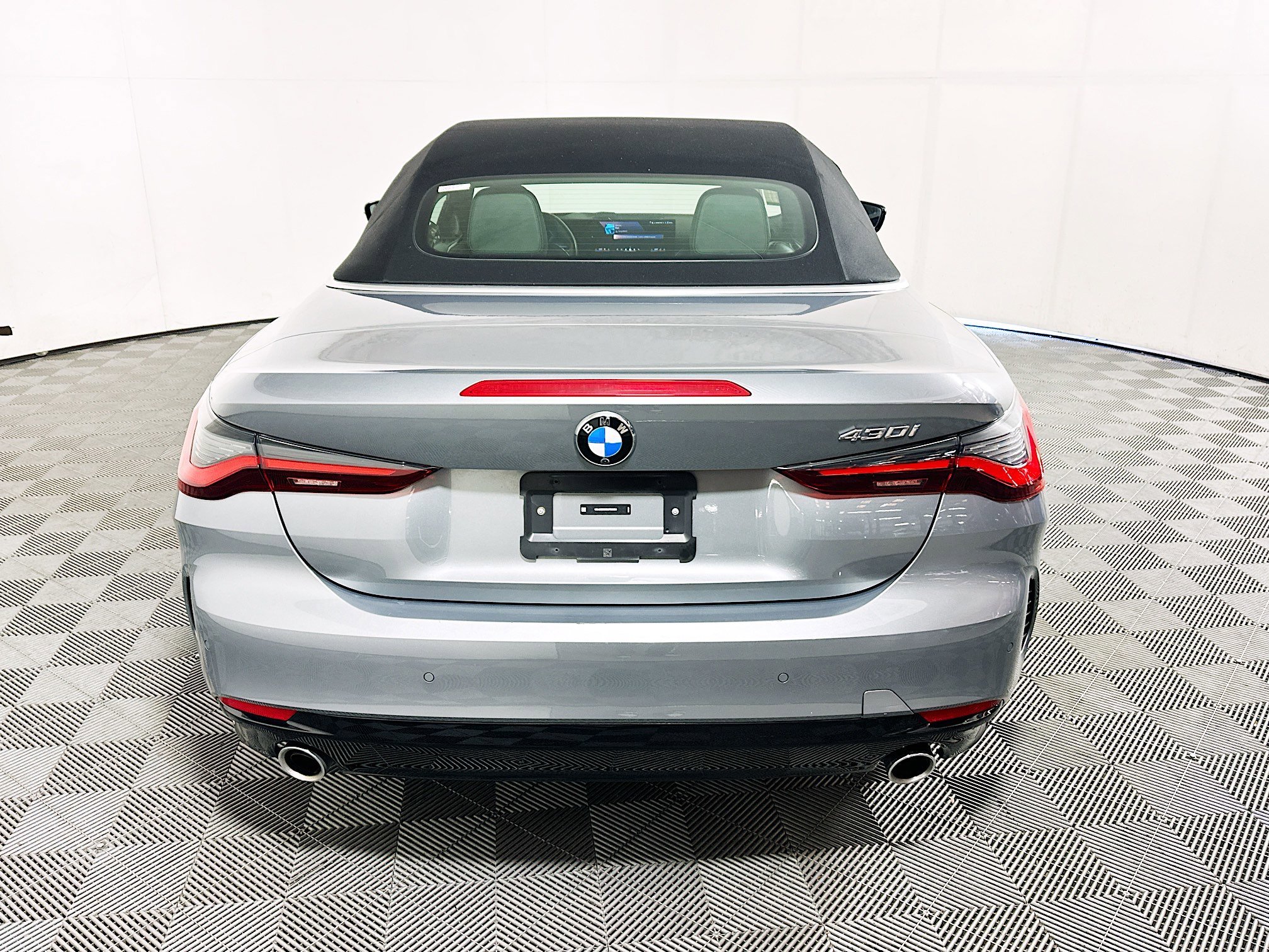 2025 BMW 4 thumbnail 6