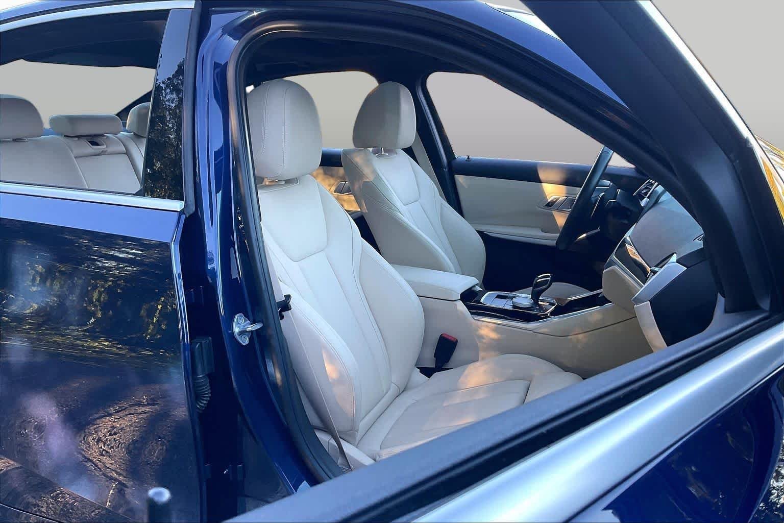 Used 2019 Mediterranean Blue Metallic BMW 330i xDrive image 8