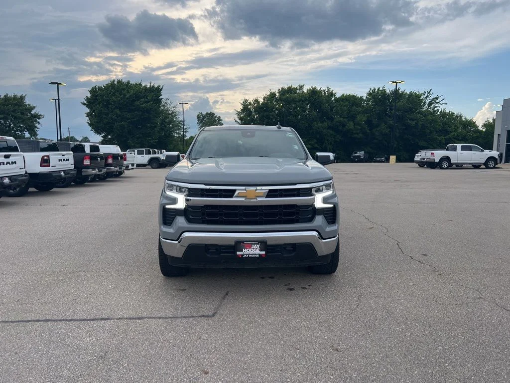 Used 2024 Chevrolet Silverado 1500 LT with VIN 2GCUDDED2R1180575 for sale in Little Rock