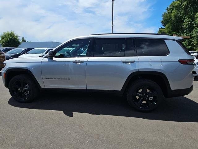 New 2026 Silver Zynith Exterior Paint Jeep Limited image 4