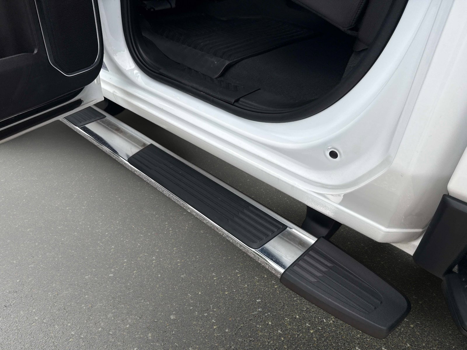 Used 2025 Summit White Chevrolet LT image 12