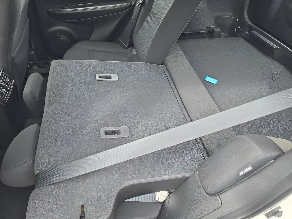Used 2022 White Nissan SV image 28