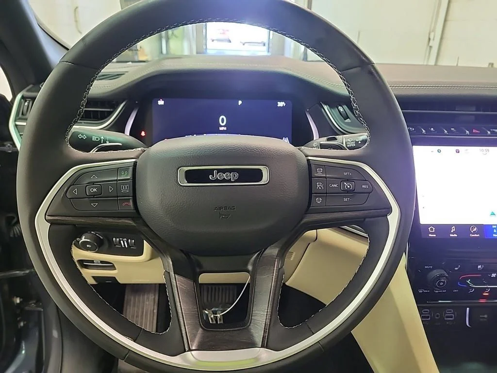 Used 2023 Gray Jeep Limited image 7