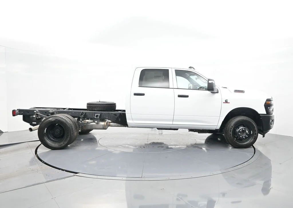 2026 RAM 3500 Chassis Tradesman - Photo 6