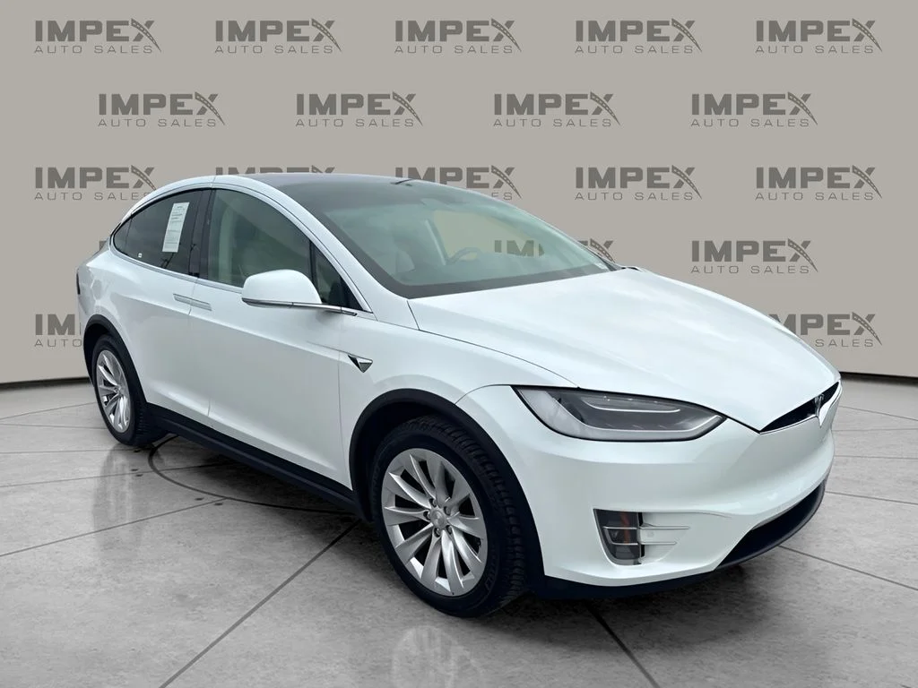 Used 2019  Tesla 100D image 7