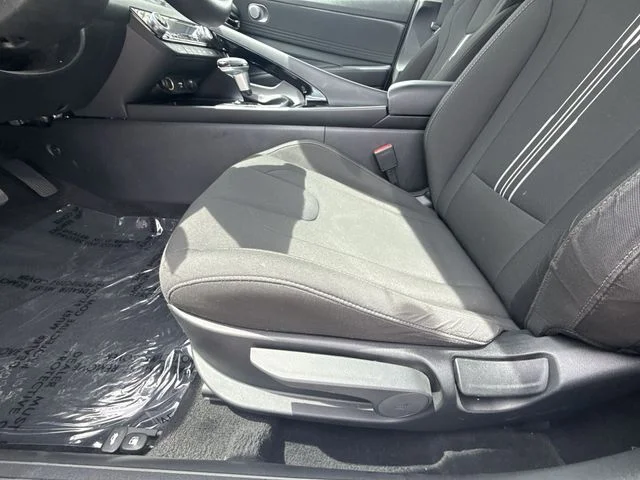 Used 2023 Silver Hyundai SEL image 12