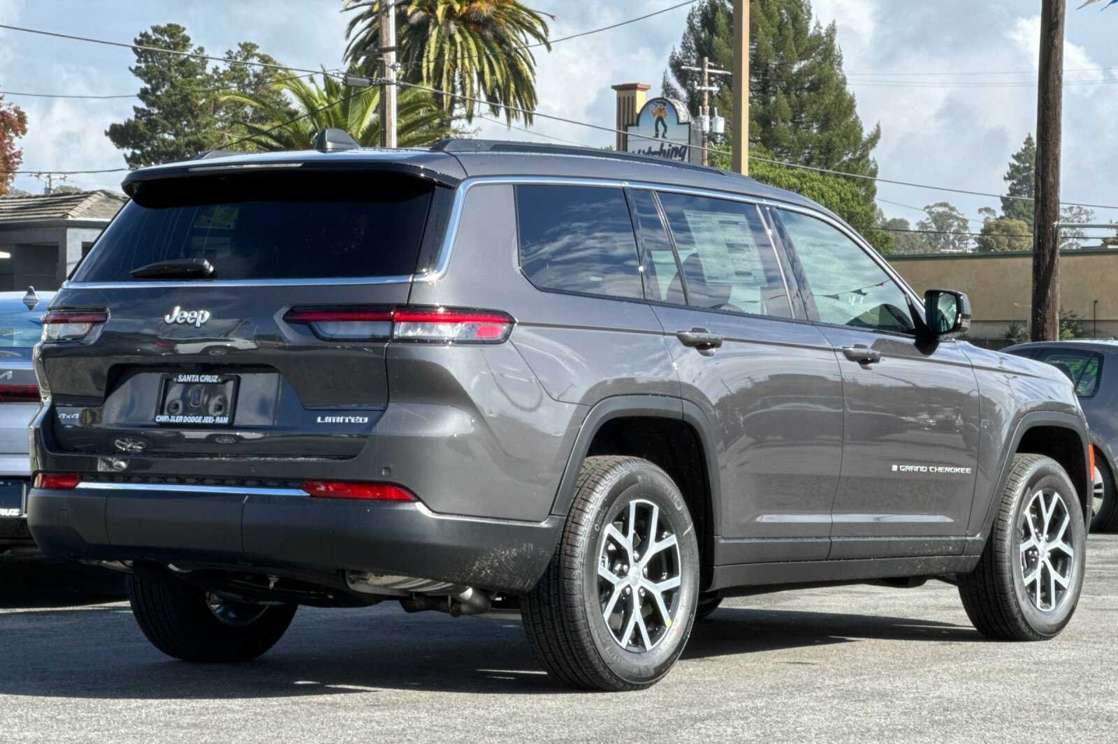 New 2025 Baltic Gray Metallic Clear-Coat Exterior Paint Jeep Limited image 4