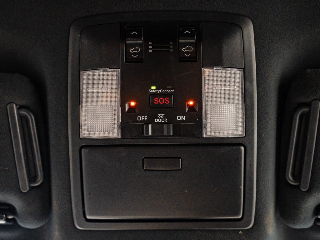 Used 2021 Black Lexus 460 image 37