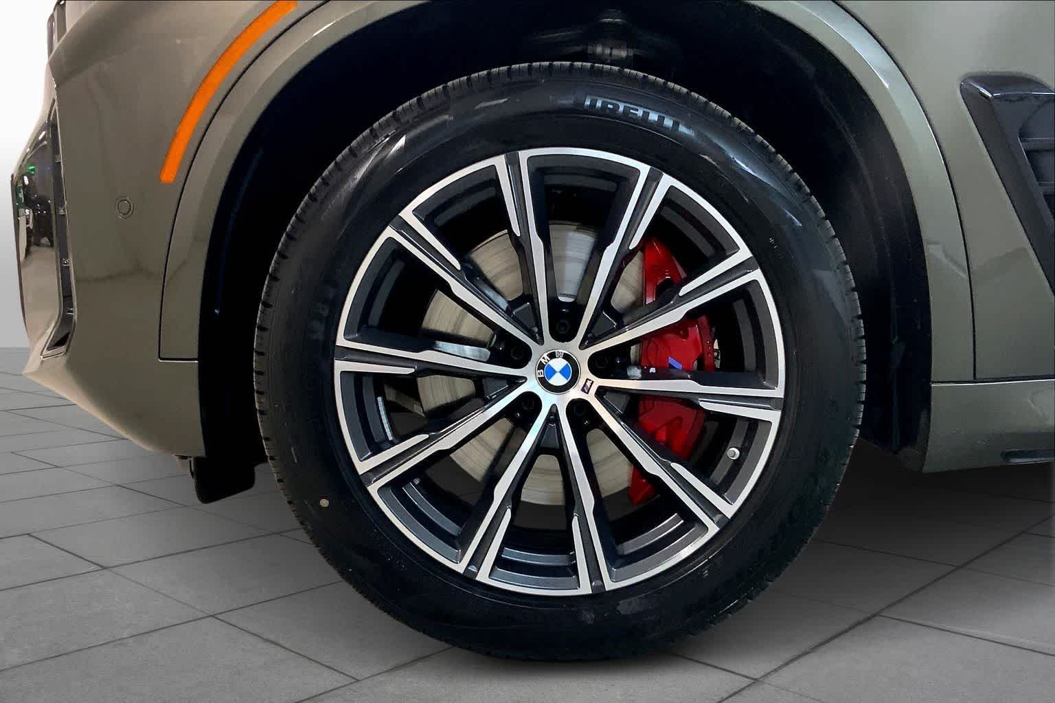 New 2026 Manhattan Green Metallic BMW xDrive40i image 11