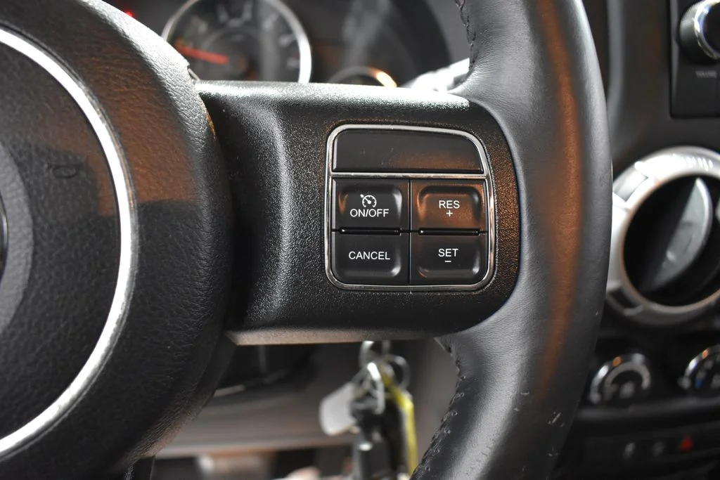 Used 2015 White Jeep Sahara image 20