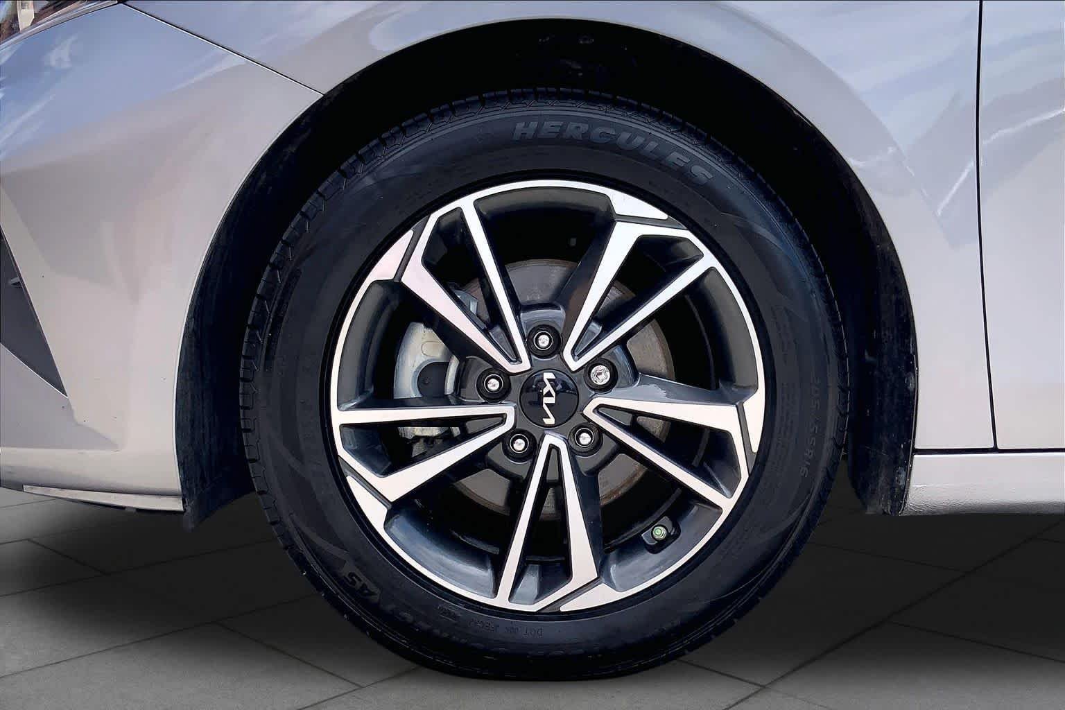 Used 2024 Steel Gray Kia LXS image 11
