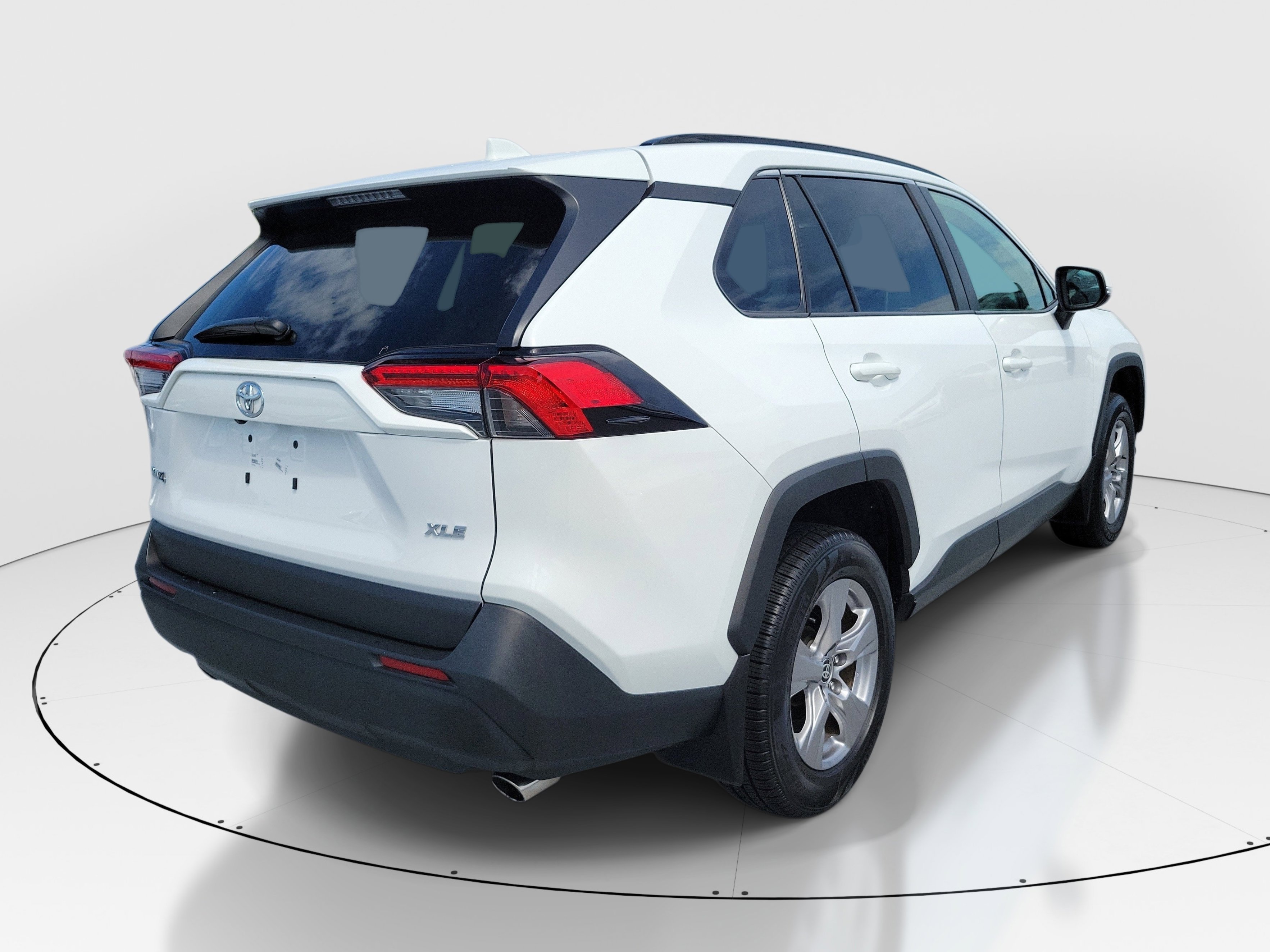 Used 2025 Ice Toyota XLE image 6