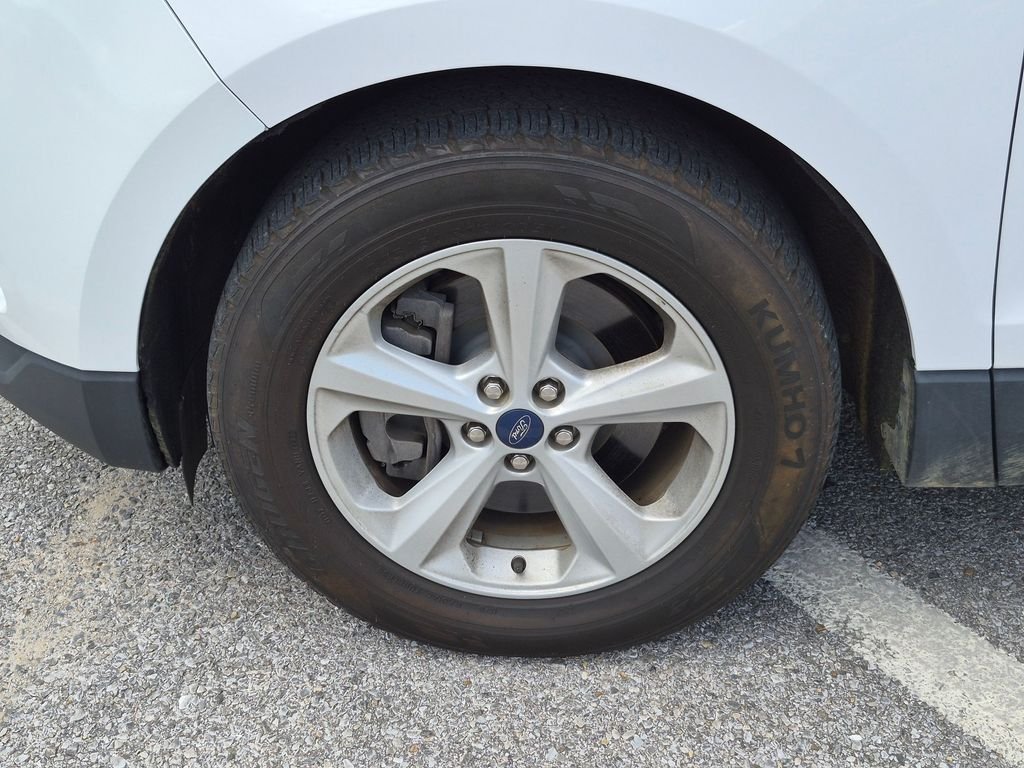 Used 2021 White Ford SE image 11